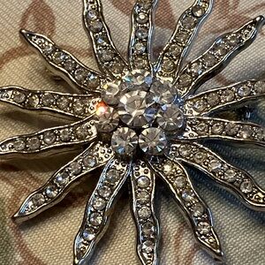 PRONG SET STAR BURST 2 1/4”